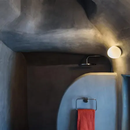 The Luna Emporio (Santorini)