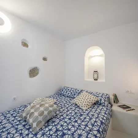 The Luna * Emporio (Santorini)